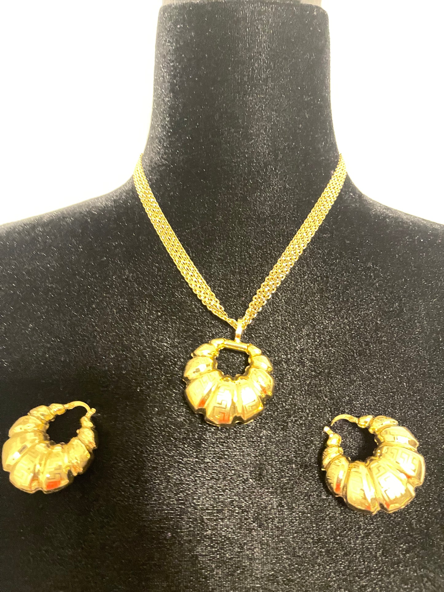 3 Piece Gold Puffy Set Jewelry